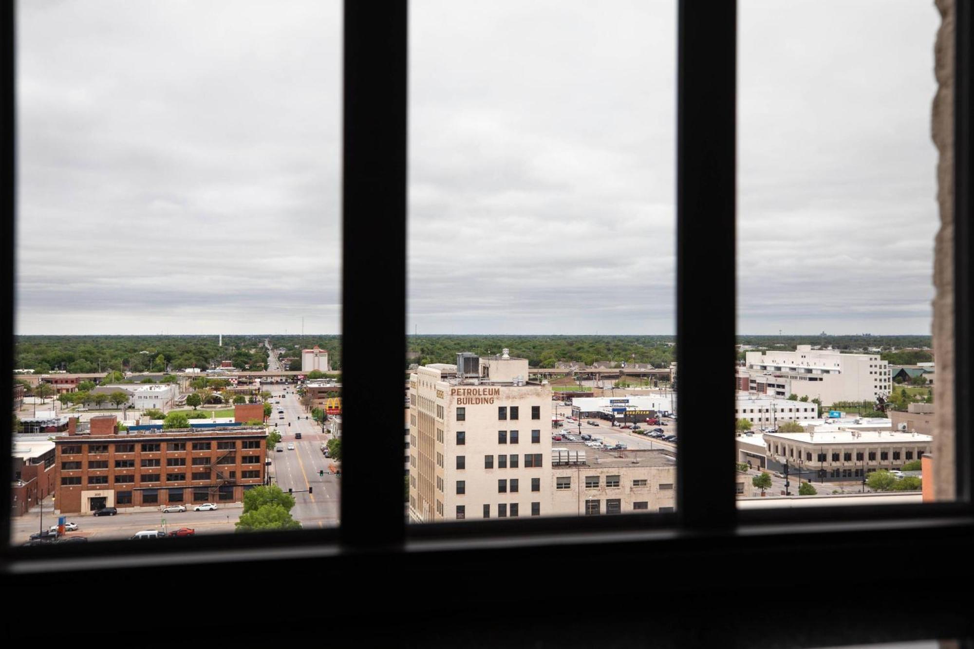 Ambassador Hotel Wichita, Autograph Collection Exteriör bild