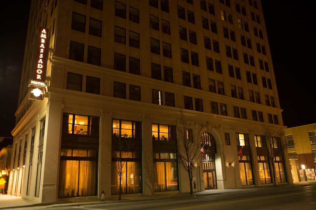 Ambassador Hotel Wichita, Autograph Collection Exteriör bild